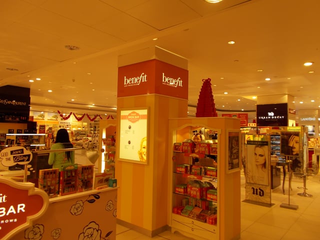 benefit cosmetics merchandising